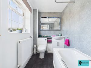 En Suite - click for photo gallery